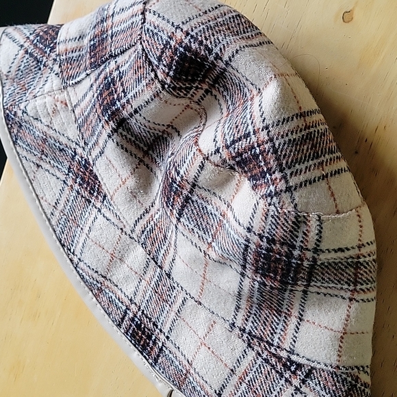 STEVE MADDEN BUCKET HAT - Picture 2 of 11